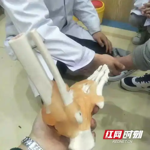 32岁女子月跑200公里患膝损伤医生已磨成60岁的膝盖