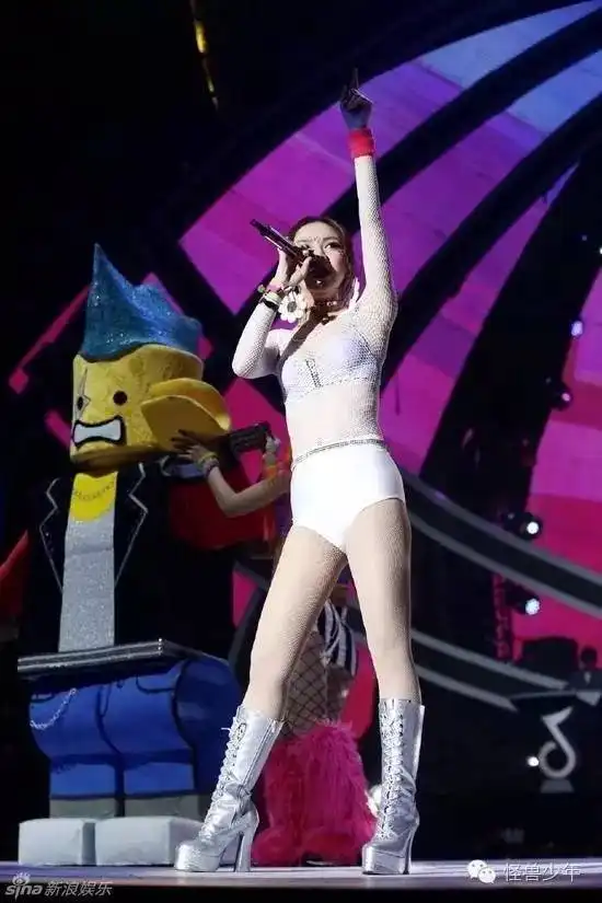 惊了邓紫棋从皮裤教母到十八铜人