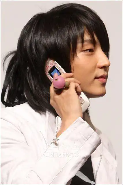 亲们,谁有李准基杂志的照片