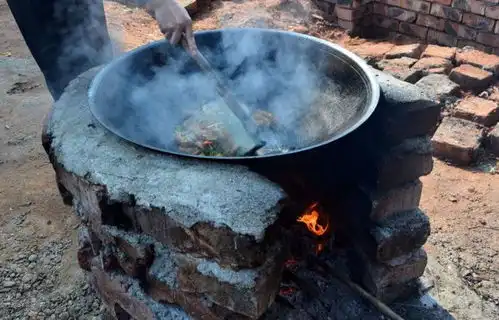 铁锅炖自己表情包集柴火