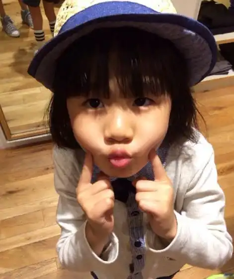 陆毅女儿贝儿长大了,五官精致芭比腿吸睛,多才多艺堪比多多