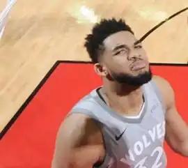 字母哥连这玩笑都敢开唐斯被骂还会吃t