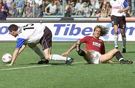 罗马10亚特兰大巴蒂被粗暴放倒