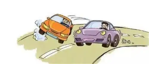 轿车高速上撞护栏,360度旋转...交警提醒梅雨天行车要注意这些