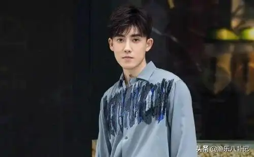 你还记得五阿哥张睿吗曾红极一时,如今却在卖烧烤