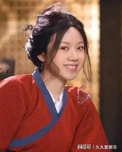 49岁闫妮身材似少女她是怎么做到的