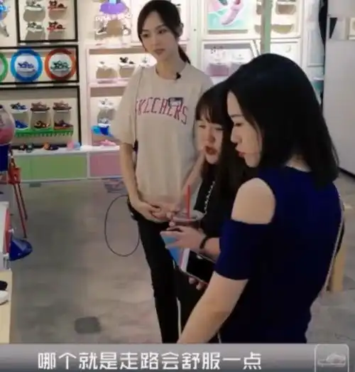 唐嫣卖鞋硬夸一胖姑娘很漂亮脸上表情让姑娘瞬间觉得她在拍马屁