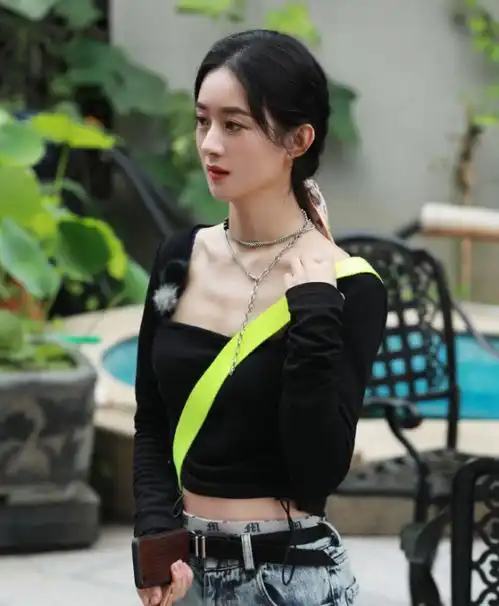 中餐厅发文向赵丽颖道歉,文案配委屈表情,网友咋还绿茶起来了