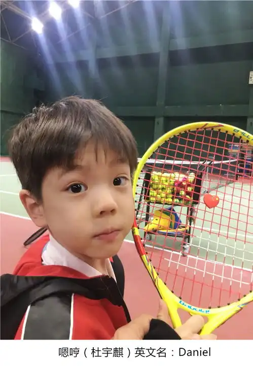 昔日男神如今变大叔吴彦祖梳二八头还留小胡子,差点让人没认出