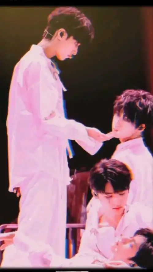 文轩翔霖世界名画这张图我愿称之为永远的神李飞还给剪了是不是玩不起