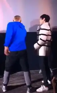 向佐被扇巴掌首映会突发,表情僵硬瞬间蒙了,郭碧婷脸色瞬变