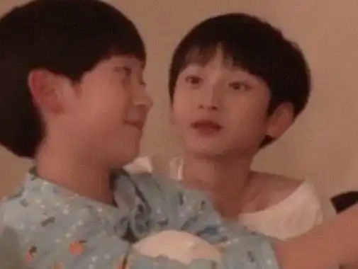 新郎与严浩翔同名,新娘名字与贺峻霖有关,翔霖cp嗑到真糖了