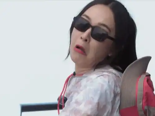 霍思燕走玻璃栈道吓出表情包,谁注意她大喊4字杜江捡到宝了