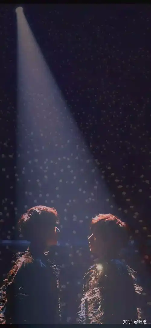 有没有严浩翔和贺峻霖的cp神图