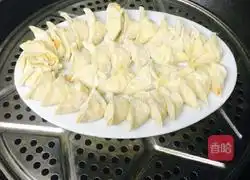 玉米红萝卜饺子的做法
