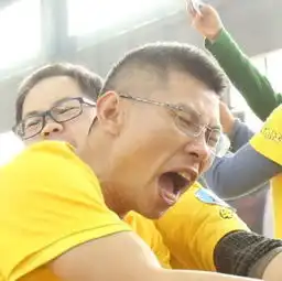 一大波行走的表情包向你袭来牛通社亲子运动嘉年华上周日欢乐落幕,大人小孩都玩high啦...