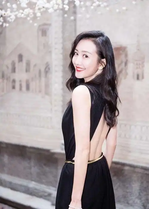 都说李纯王鸥长得像,当两人换上旗袍,网友最没悬念的对比