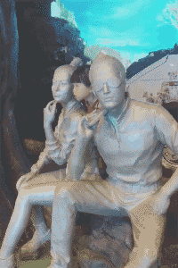 搞笑gif散步偶遇前女友,帅哥扭神后,会是这个表情