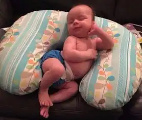 搞笑gif大爷是做了一些什么事情,表情如此不好