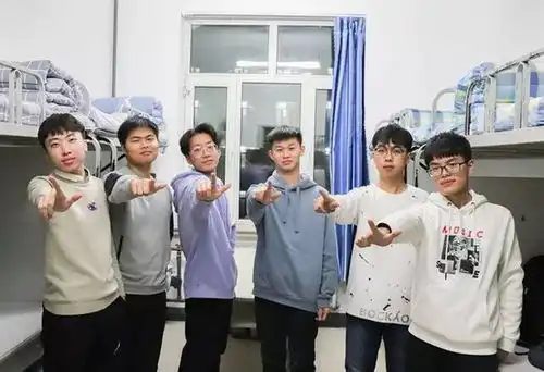 辅导员花式查寝,群内画风逐渐跑偏,网友这样的辅导员请来一打