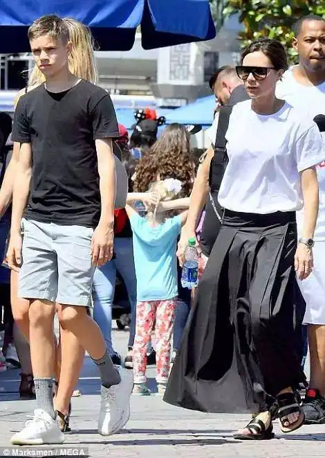 贝小七米老鼠造型可爱爆了表情超萌好想捏