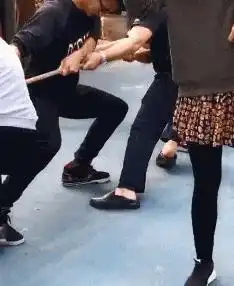 同学上课时抓拍的照片,一看不知道是啥,仔细看起来挺尴尬的