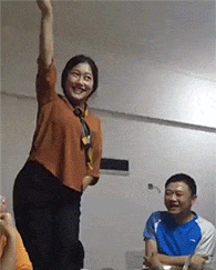 搞笑gif这表情哈哈哈,谁欠你钱了啊