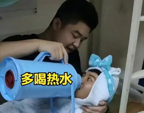 大学老师查寝就像开盲盒,违禁品层出不穷,男生寝室还有水床