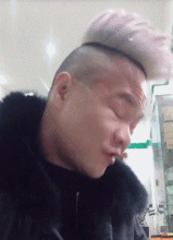 搞笑gif后面妹子露出了受不了的表情,妹子你还是别吃了