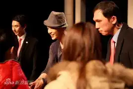 韩星李准基与1500名粉丝见面露幸福表情