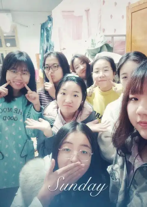 花式查寝一个宿舍一台戏