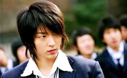 39岁李准基线上粉丝会近照皮肤白皙五官秀气,冻龄颜值惹人羡