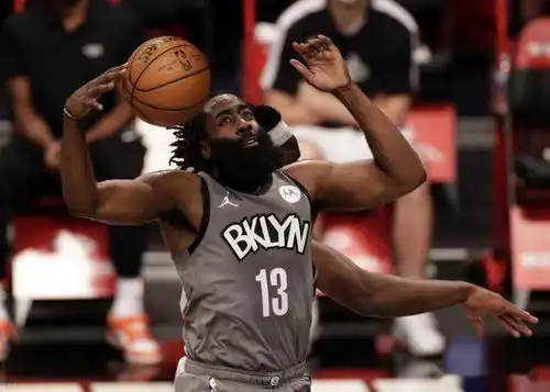 超强哈登40三双带队16分大逆转六连胜,雄鹿队还要补强啊