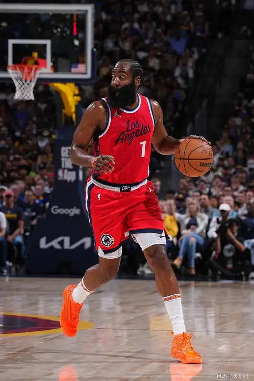 露天体育记者透露哈登新合同,快船总裁对哈登表示满意