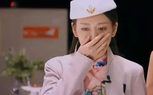 魏晨的歌听哭王鸥,谁注意到当时撒贝宁的表情,那里应该有他们的万水千山吧