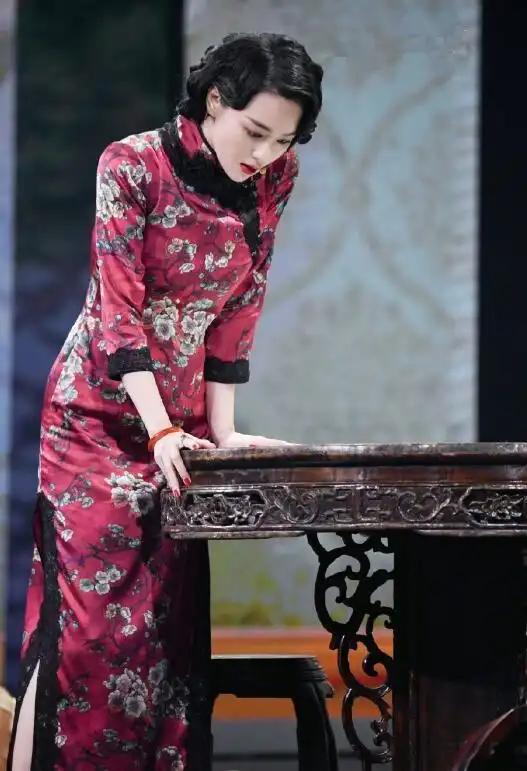 各种妩媚表情包旗袍秀