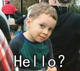 假笑男孩参加活动与粉丝合影原来这假笑是如假包换的真笑啊