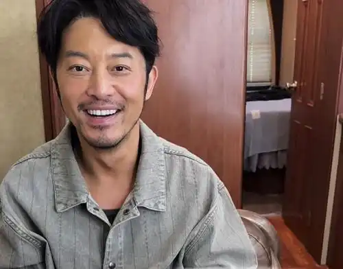 47岁沙溢近照曝光,面黄肌瘦一嘴烤瓷牙,跟之前判若两人