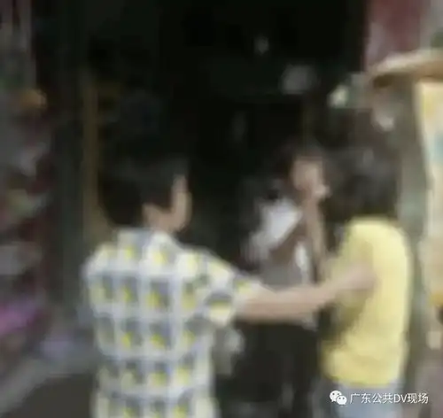 气球充气过程中,氢气瓶突然爆裂多人受伤