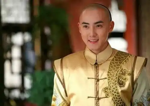 他当年对赵丽颖百般照顾,如今颖宝为报恩,用一部剧捧红他女友