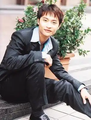 千面男爵陈志朋亮相巴黎时装周,只要自己快乐开心就好的穿搭