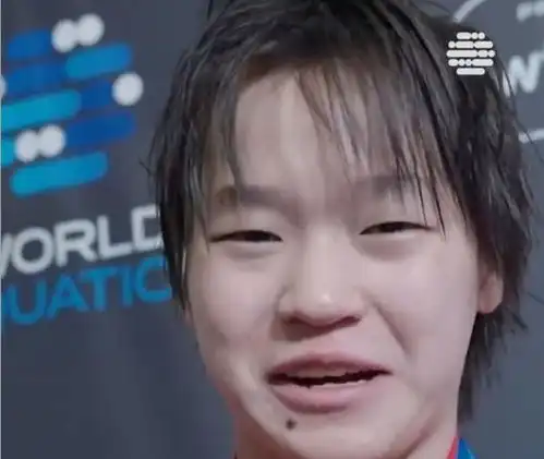 全红婵微笑面对连失2冠与记者开玩笑我有很多王楚钦的表情包