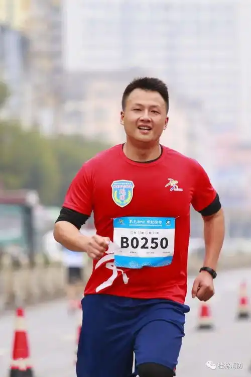 当桂林消防火焰蓝跑团遇上兴安灵渠古运河马拉松