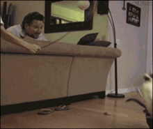 爆笑gif图妹子,你穿上这条裤子上台表演后,已然成为了焦点啊