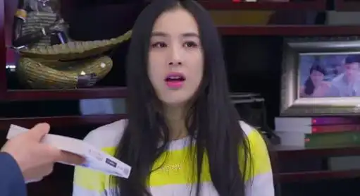 一个让我碎了童年滤镜的人黄圣依