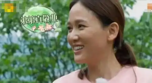 40岁陈乔恩近照,素颜出镜鱼尾纹明显,终究扛不住岁月