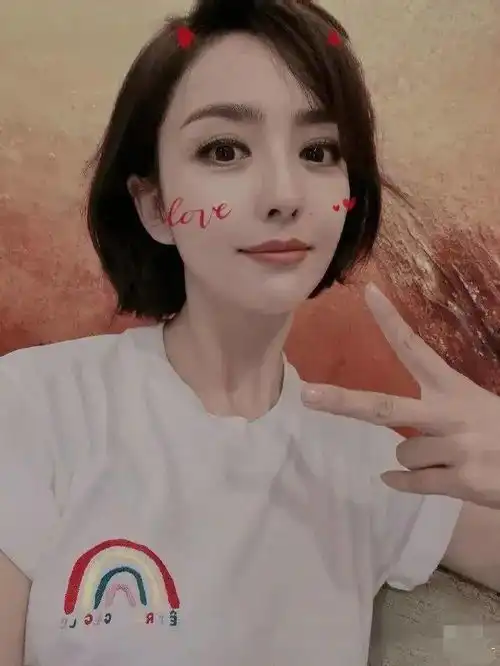 嘟嘴表情包可爱小朋友佟