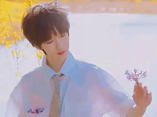 严浩翔为贺峻霖发博,发布时间甜到心坎,足以证明翔霖cp是真的