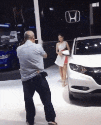 搞笑gif段子有这么凶的媳妇,你还敢出来玩吗