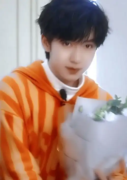 姐妹们,有没有咱家贺峻霖的神颜图啊不